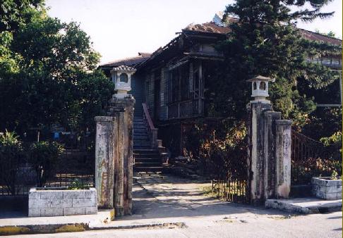 GenlimResidence.jpg, 41910 bytes, 1/23/01